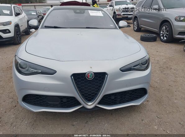 ZARFANBN3P7670985 2023 ALFA ROMEO GIULIA Silver Вид задньої частини салону