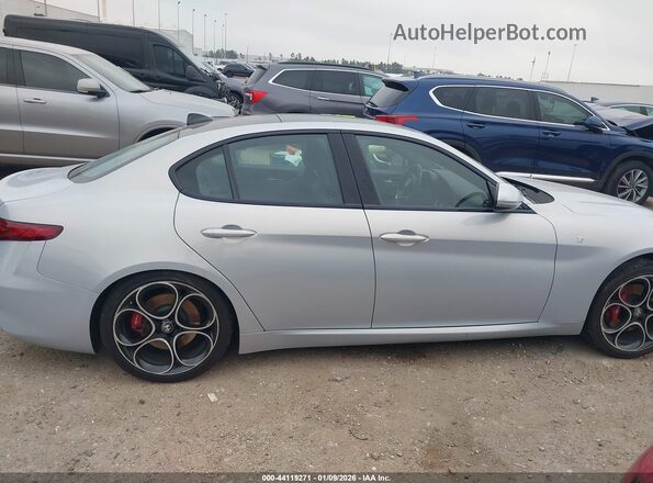 ZARFANBN3P7670985 2023 ALFA ROMEO GIULIA Silver Панорамний вид салону 360°