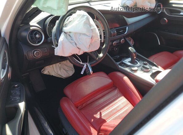 ZARFANBN5P7671572 2023 ALFA ROMEO GIULIA White Dashboard view