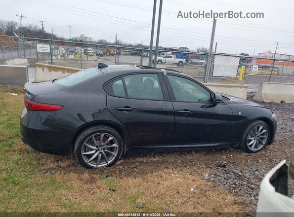 ZARFANBN6N7655152 2022 ALFA ROMEO GIULIA Black Вид задньої частини салону