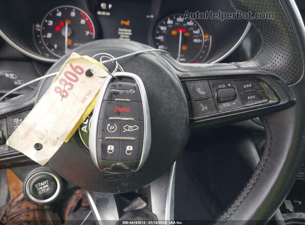 ZARFANBN6N7655152 2022 ALFA ROMEO GIULIA Black Вид панелі приладів