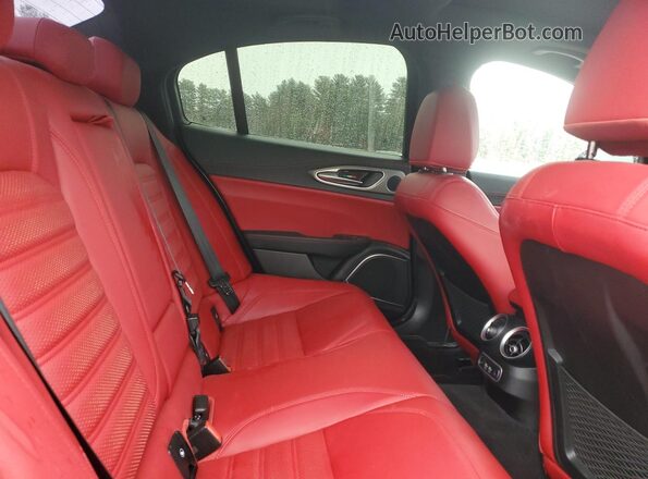 ZARFANBNXM7648123 2021 ALFA ROMEO GIULIA Черный Вид задних сидений