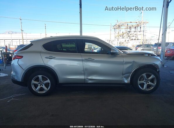 ZASFAKAN3J7C24067 2018 ALFA ROMEO STELVIO Silver Սալոնի հետևի տեսք