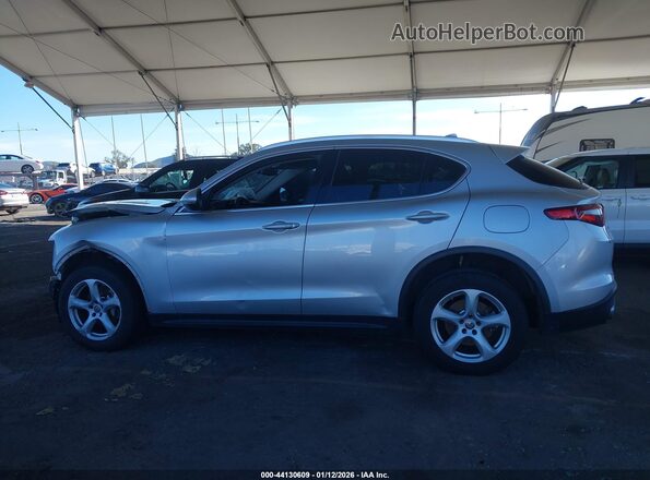ZASFAKAN3J7C24067 2018 ALFA ROMEO STELVIO Silver Սալոնի 360 աստիճան տեսք