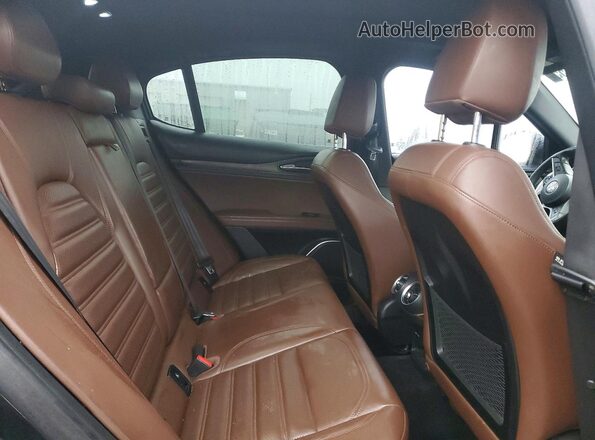 ZASFAKNN4J7B87816 2018 ALFA ROMEO STELVIO Black უკანა სალონის ხედი
