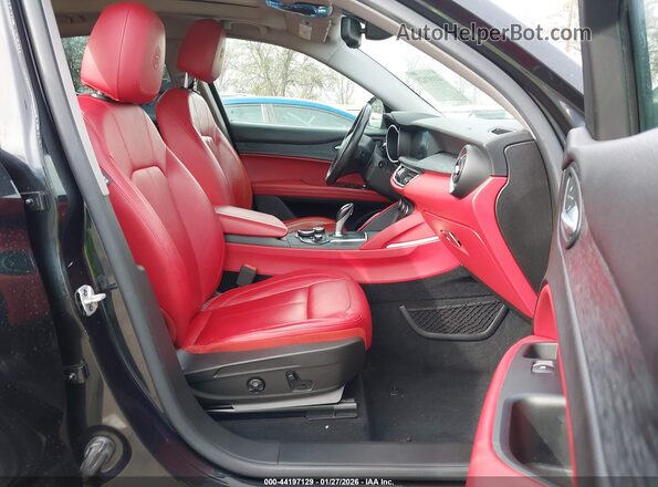 ZASPAJAN6K7C71156 2019 ALFA ROMEO STELVIO Черный Вид салона спереди