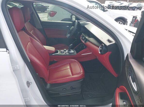 ZASPAKAN8M7D09141 2021 ALFA ROMEO STELVIO White Вид салону спереду
