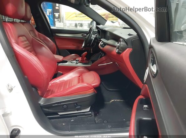ZASPAKBN0L7C76309 2020 ALFA ROMEO STELVIO Белый Вид салона спереди