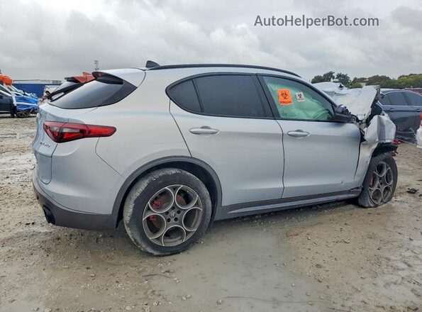 ZASPAKBN0N7D46121 2022 ALFA ROMEO STELVIO Серебряный Передняя правая четверть