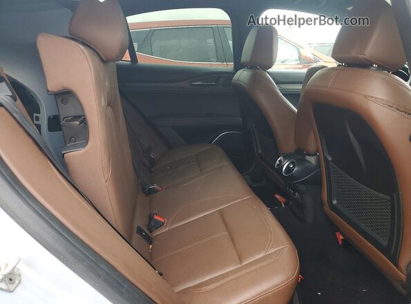 ZASPAKBN0N7D46121 2022 ALFA ROMEO STELVIO Серебряный Вид задней части салона