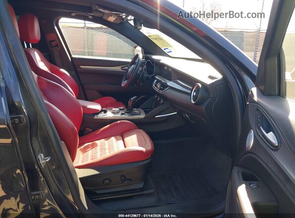ZASPAKBN2N7D32009 2022 ALFA ROMEO STELVIO Black Vista interior delantera