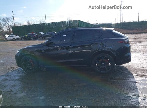 ZASPAKBN2N7D32284 2022 ALFA ROMEO STELVIO Black 360 interior view