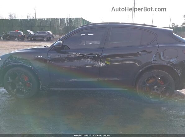 ZASPAKBN2N7D32284 2022 ALFA ROMEO STELVIO Black Front view