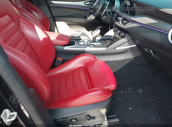 ZASPAKBN2N7D32284 2022 ALFA ROMEO STELVIO Black Front interior view