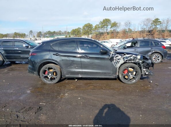 ZASPAKBN2N7D32284 2022 ALFA ROMEO STELVIO Black Rear interior view