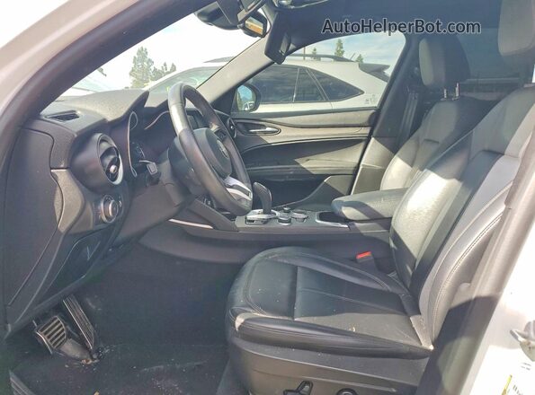 ZASPAKBN2N7D47884 2022 ALFA ROMEO STELVIO White Вид салону спереду