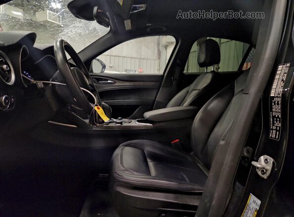 ZASPAKBN3N7D39664 2022 ALFA ROMEO STELVIO Black Widok wnętrza z przodu