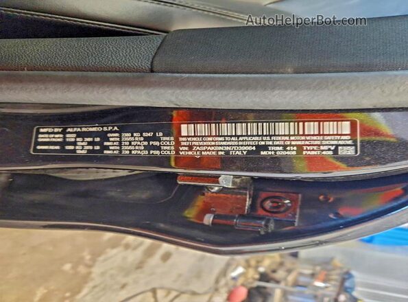 ZASPAKBN3N7D39664 2022 ALFA ROMEO STELVIO Black Widok komory silnika