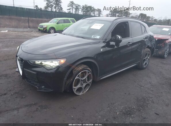 ZASPAKBN3R7D76302 2024 ALFA ROMEO STELVIO Black Առջևի ձախ երեք քառորդ տեսարան