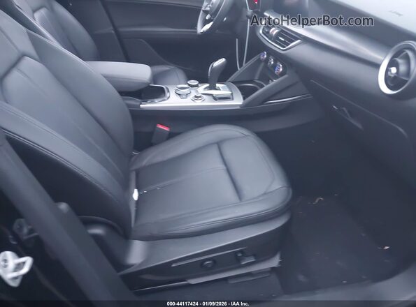 ZASPAKBN3R7D76302 2024 ALFA ROMEO STELVIO Black Սալոնի դիմացի տեսք
