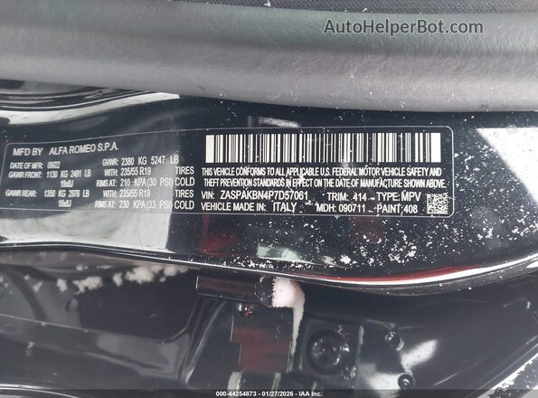 ZASPAKBN4P7D57061 2023 ALFA ROMEO STELVIO Black Vista del compartimento del motor