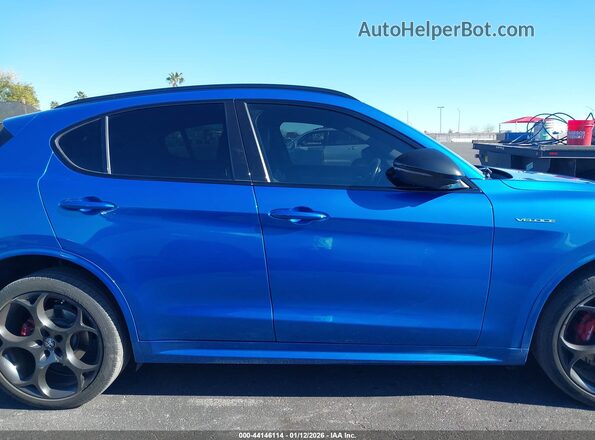 ZASPAKBN5N7D42565 2022 ALFA ROMEO STELVIO Blue Vista del cuadro de instrumentos