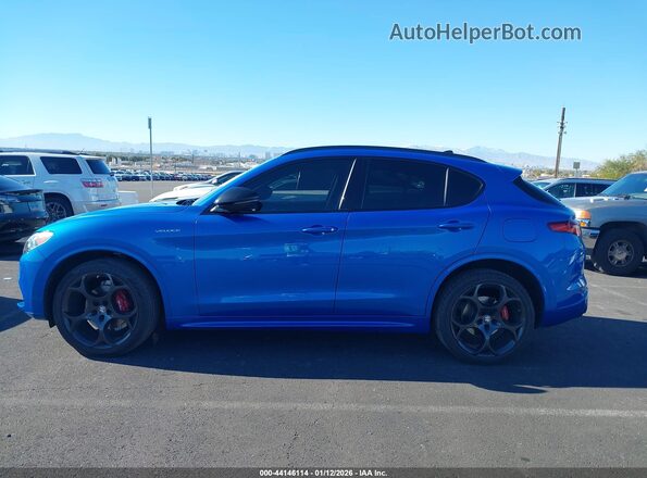 ZASPAKBN5N7D42565 2022 ALFA ROMEO STELVIO Blue Vista interior trasera