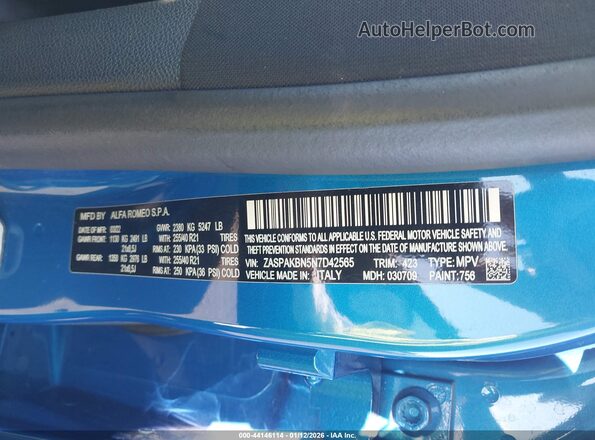 ZASPAKBN5N7D42565 2022 ALFA ROMEO STELVIO Blue Vista del compartimento del motor