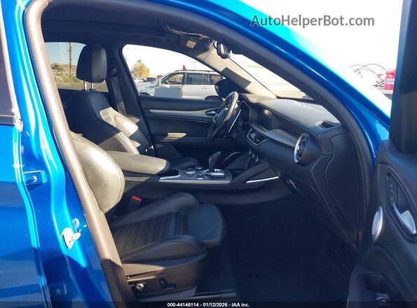 ZASPAKBN5N7D42565 2022 ALFA ROMEO STELVIO Blue Vista interior delantera