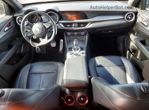 ZASPAKBN5N7D48267 2022 ALFA ROMEO STELVIO Two Tone Widok deski rozdzielczej