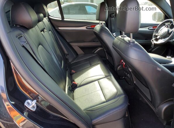 ZASPAKBN5N7D48267 2022 ALFA ROMEO STELVIO Two Tone Widok wnętrza z tyłu