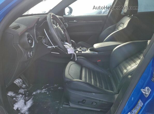 ZASPAKBN6P7D54792 2023 ALFA ROMEO STELVIO Blue Widok wnętrza z przodu