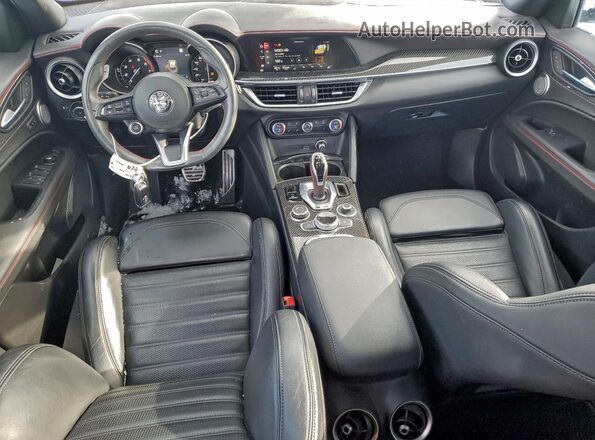 ZASPAKBN6P7D54792 2023 ALFA ROMEO STELVIO Blue Widok deski rozdzielczej