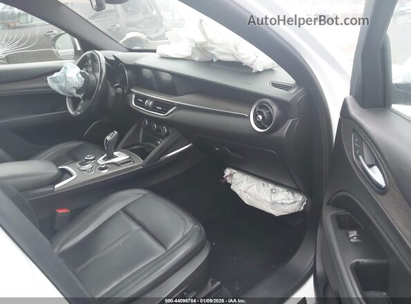 ZASPAKBN7N7D33933 2022 ALFA ROMEO STELVIO White Вид салону спереду