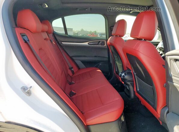 ZASPAKBN7R7D78439 2024 ALFA ROMEO STELVIO White Вид задньої частини салону