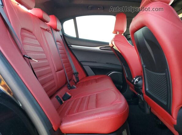 ZASPAKBN8P7D54213 2023 ALFA ROMEO STELVIO Black Вид задньої частини салону
