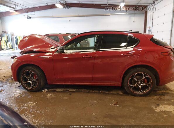 ZASPAKBN9N7D49406 2022 ALFA ROMEO STELVIO Red სალონის 360-გრადუსიანი ხედი