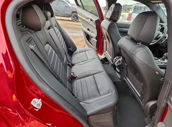 ZASPAKBN9P7D49893 2023 ALFA ROMEO STELVIO Red Вид задньої частини салону