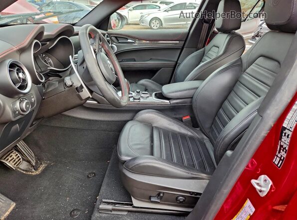 ZASPAKBN9P7D49893 2023 ALFA ROMEO STELVIO Red Вид салону спереду