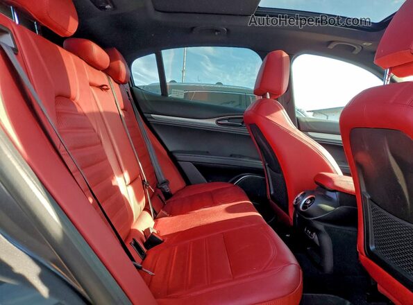 ZASPAKBNXN7D48216 2022 ALFA ROMEO STELVIO Gray Widok wnętrza z tyłu