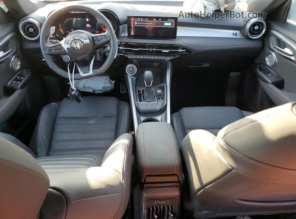 ZASPATTW7S3088452 2025 ALFA ROMEO OTHER Green Vista del salpicadero