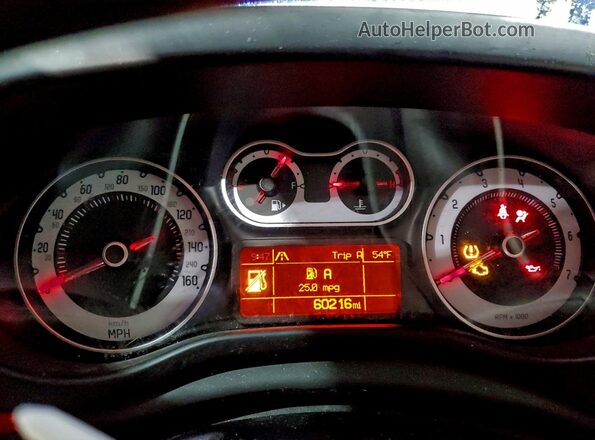 ZFBCFAAH1GZ038416 2016 FIAT 500L Red Вид щитка приладів