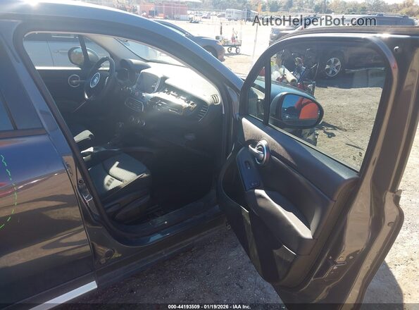 ZFBCFXAB1JP676523 2018 FIAT 500X Gray Vista interior delantera