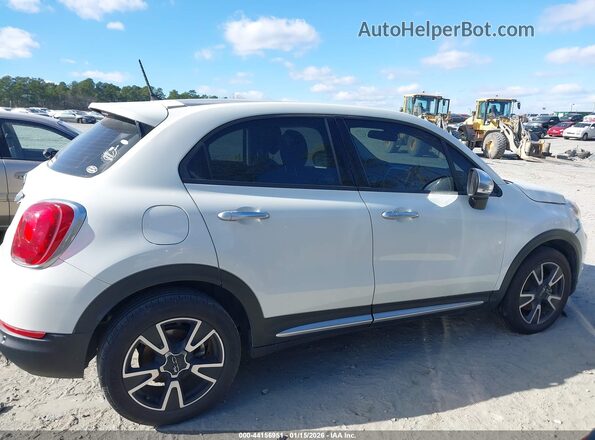 ZFBCFXAB3JP678998 2018 FIAT 500X White უკანა სალონის ხედი