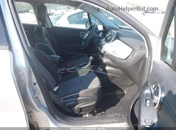 ZFBCFXAB7HP572578 2017 FIAT 500X Silver Вид салону спереду
