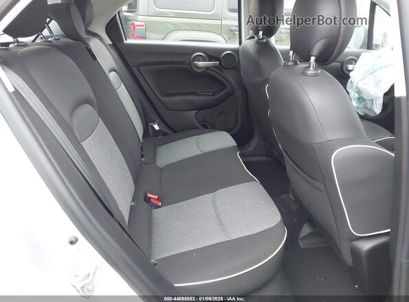 ZFBCFXAB9JP715682 2018 FIAT 500X Silver VIN კოდის სტიკერის ხედი