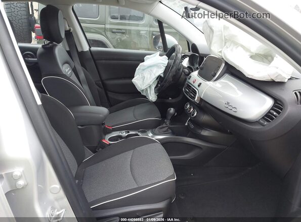 ZFBCFXAB9JP715682 2018 FIAT 500X Silver წინა სალონის ხედი