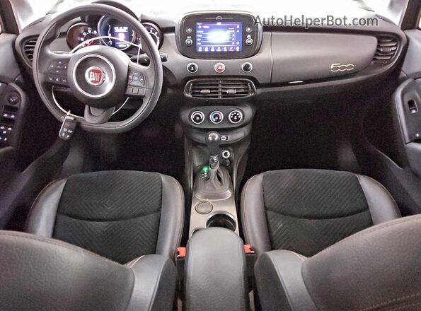 ZFBCFXCB2JP657394 2018 FIAT 500X Gray Dashboard view