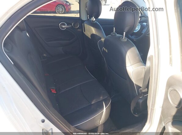 ZFBCFYDB0JP663134 2018 FIAT 500X White Vista de la etiqueta del VIN