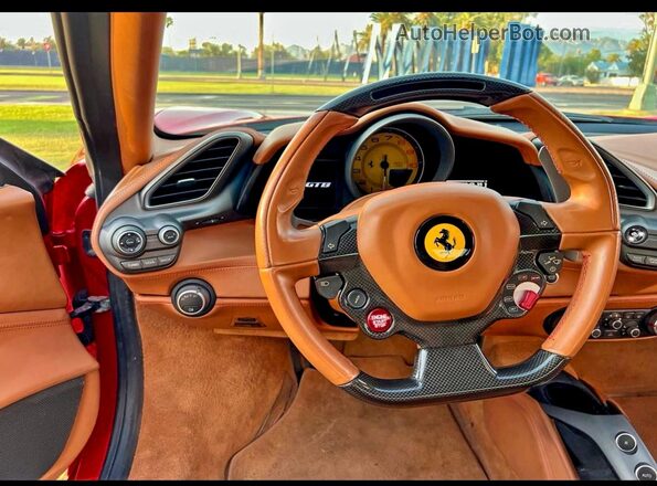 ZFF79ALA5G0214993 2016 FERRARI 488 Red Widok wnętrza z tyłu